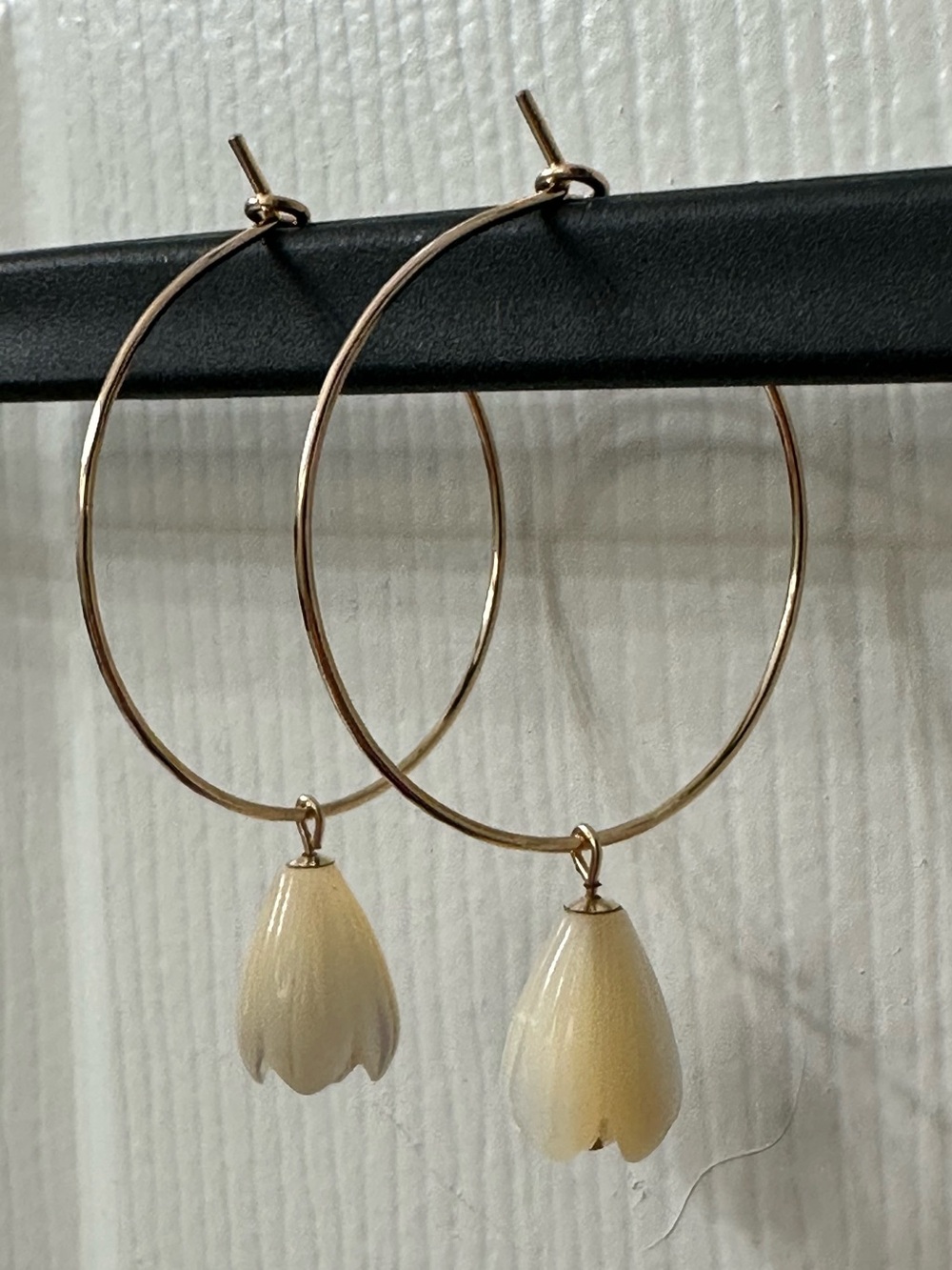 14k Gold-Filled Earrings Hoops Mother of Pearl Pikake Beads Hawaii 2” NWOT